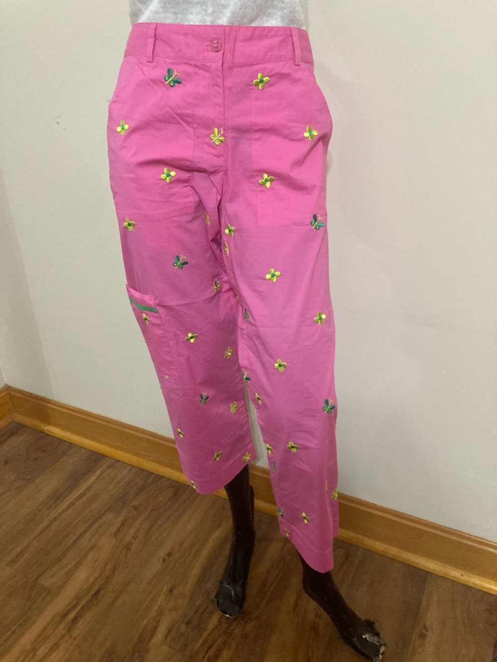 Bright Pink Embroidered Floral Crop Pants. Item# SScpc18